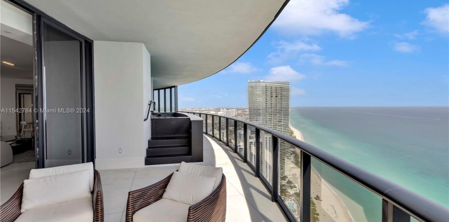 Condo in Sunny Isles Beach, Florida, 4 bedrooms  № 1042900