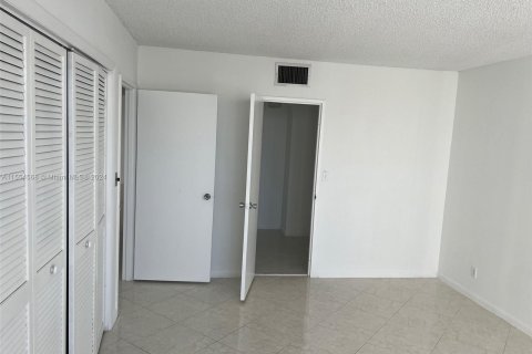 Copropriété à vendre à Hallandale Beach, Floride: 2 chambres, 139.35 m2 № 1075597 - photo 12