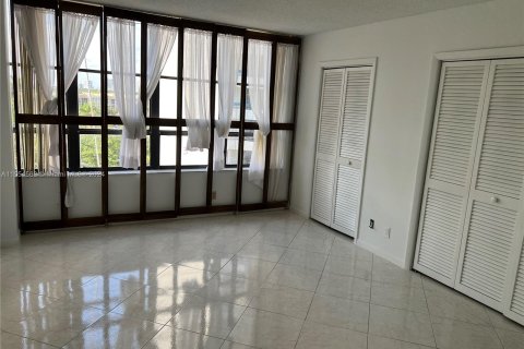 Copropriété à vendre à Hallandale Beach, Floride: 2 chambres, 139.35 m2 № 1075597 - photo 6