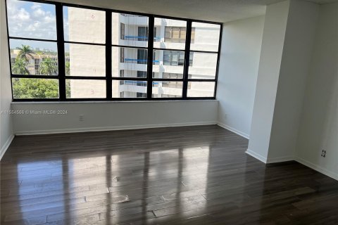 Copropriété à vendre à Hallandale Beach, Floride: 2 chambres, 139.35 m2 № 1075597 - photo 4