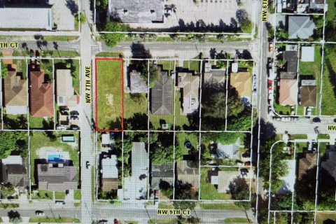 Купить земельный участок в Халландейл-Бич, Флорида № 1075696 - фото 1