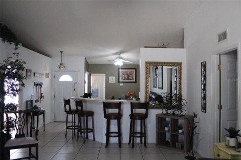 House in Davenport, Florida 3 bedrooms, 130.43 sq.m. № 1397847 - photo 9