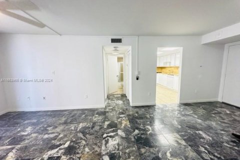 Condominio en alquiler en Miami Beach, Florida, 2 dormitorios, 83.8 m2 № 1375589 - foto 5