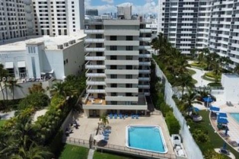 Condominio en alquiler en Miami Beach, Florida, 2 dormitorios, 83.8 m2 № 1375589 - foto 2