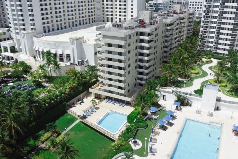 Condominio en alquiler en Miami Beach, Florida, 2 dormitorios, 83.8 m2 № 1375589 - foto 24