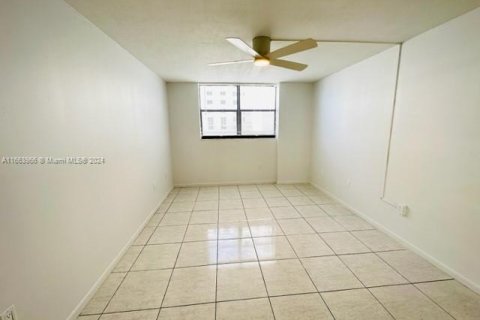 Condominio en alquiler en Miami Beach, Florida, 2 dormitorios, 83.8 m2 № 1375589 - foto 12