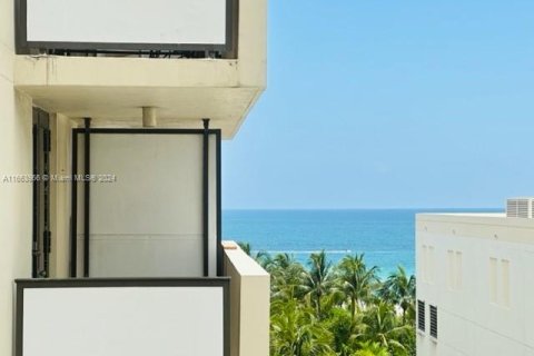 Condominio en alquiler en Miami Beach, Florida, 2 dormitorios, 83.8 m2 № 1375589 - foto 4