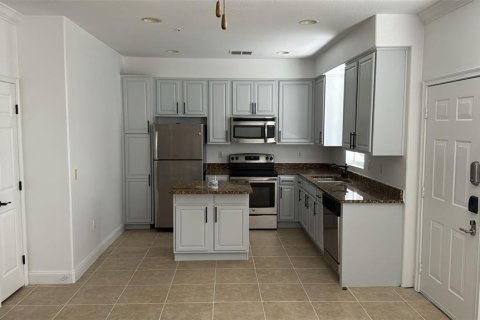 Townhouse in Davenport, Florida 4 bedrooms, 182.83 sq.m. № 1336789 - photo 2