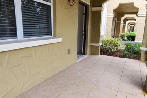 Townhouse in Davenport, Florida 4 bedrooms, 182.83 sq.m. № 1336789 - photo 10