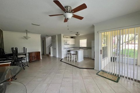 Condo in Kissimmee, Florida, 4 bedrooms  № 1218653 - photo 13