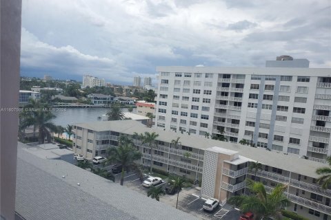 Condominio en venta en Hallandale Beach, Florida, 2 dormitorios, 106.37 m2 № 1230101 - foto 8