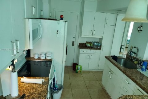 Condominio en venta en Hallandale Beach, Florida, 2 dormitorios, 106.37 m2 № 1230101 - foto 13
