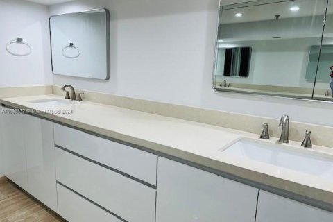 Condo in Key Biscayne, Florida, 3 bedrooms  № 1305605 - photo 20