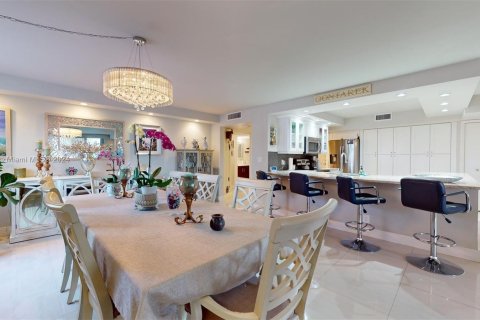 Condominio en venta en Hallandale Beach, Florida, 3 dormitorios, 181.62 m2 № 1040455 - foto 15