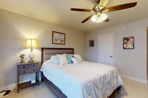 Condo in Hallandale Beach, Florida, 3 bedrooms  № 1040455 - photo 29