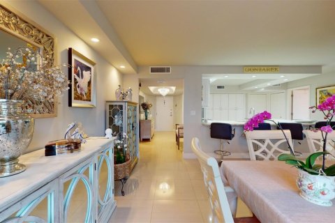 Condominio en venta en Hallandale Beach, Florida, 3 dormitorios, 181.62 m2 № 1040455 - foto 17