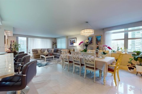 Condominio en venta en Hallandale Beach, Florida, 3 dormitorios, 181.62 m2 № 1040455 - foto 23