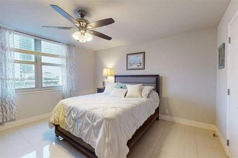Condominio en venta en Hallandale Beach, Florida, 3 dormitorios, 181.62 m2 № 1040455 - foto 27