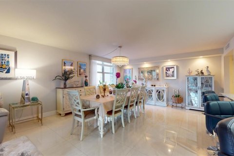 Condominio en venta en Hallandale Beach, Florida, 3 dormitorios, 181.62 m2 № 1040455 - foto 11