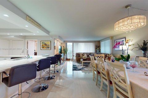 Condominio en venta en Hallandale Beach, Florida, 3 dormitorios, 181.62 m2 № 1040455 - foto 21