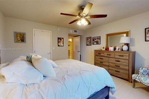 Condominio en venta en Hallandale Beach, Florida, 3 dormitorios, 181.62 m2 № 1040455 - foto 30