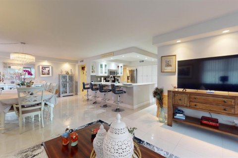 Condominio en venta en Hallandale Beach, Florida, 3 dormitorios, 181.62 m2 № 1040455 - foto 12