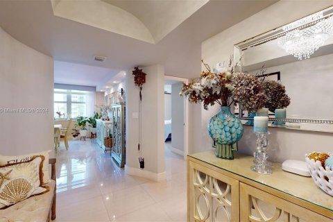 Condominio en venta en Hallandale Beach, Florida, 3 dormitorios, 181.62 m2 № 1040455 - foto 1