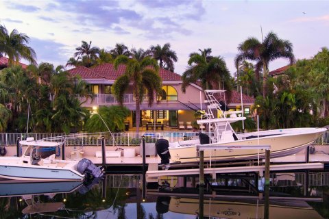 House in Lighthouse Point, Florida 4 bedrooms, 340.02 sq.m. № 1061442 - photo 7