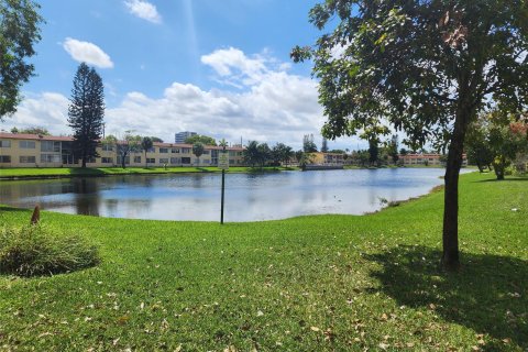 Condo in Miami, Florida, 1 bedroom  № 1075648 - photo 6