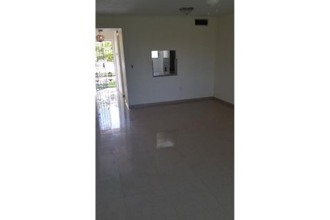 Condo in Miami, Florida, 1 bedroom  № 1075648 - photo 14