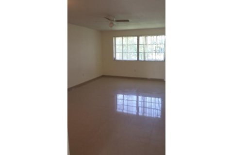 Condominio en venta en Miami, Florida, 1 dormitorio, 74.32 m2 № 1075648 - foto 15