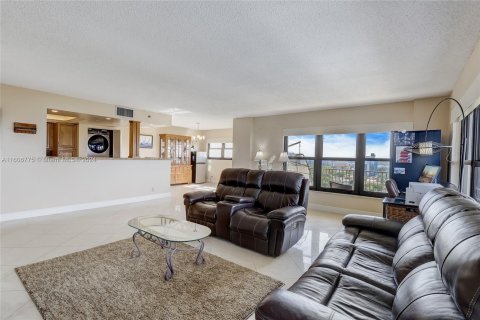 Condo in Fort Lauderdale, Florida, 2 bedrooms  № 1227534 - photo 16