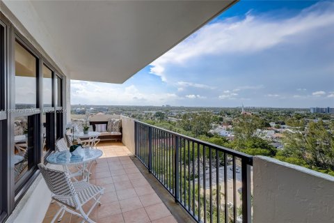 Condo in Fort Lauderdale, Florida, 2 bedrooms  № 1227534 - photo 12