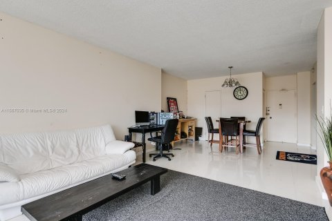 Condominio en venta en Hallandale Beach, Florida, 1 dormitorio, 74.14 m2 № 1381607 - foto 28