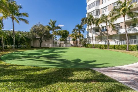 Copropriété à vendre à Hallandale Beach, Floride: 1 chambre, 74.14 m2 № 1381607 - photo 9