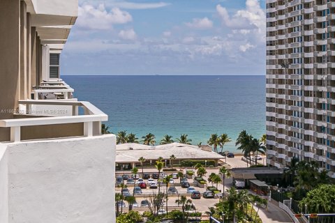 Condominio en venta en Hallandale Beach, Florida, 1 dormitorio, 74.14 m2 № 1381607 - foto 22