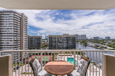 Condominio en venta en Hallandale Beach, Florida, 1 dormitorio, 74.14 m2 № 1381607 - foto 23