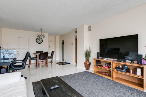 Condominio en venta en Hallandale Beach, Florida, 1 dormitorio, 74.14 m2 № 1381607 - foto 26