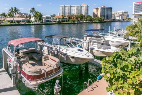 Condo in Hallandale Beach, Florida, 1 bedroom  № 1381607 - photo 5