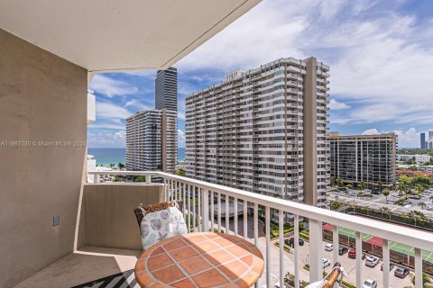 Copropriété à vendre à Hallandale Beach, Floride: 1 chambre, 74.14 m2 № 1381607 - photo 14