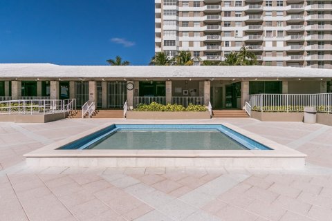 Copropriété à vendre à Hallandale Beach, Floride: 1 chambre, 74.14 m2 № 1381607 - photo 8