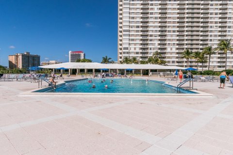 Copropriété à vendre à Hallandale Beach, Floride: 1 chambre, 74.14 m2 № 1381607 - photo 6