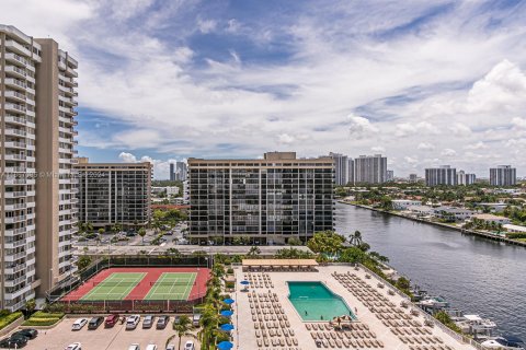 Condominio en venta en Hallandale Beach, Florida, 1 dormitorio, 74.14 m2 № 1381607 - foto 17