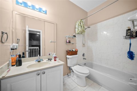 Casa en venta en Miami, Florida, 3 dormitorios, 149.67 m2 № 1381564 - foto 28