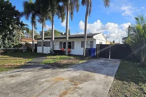 Casa en venta en Hollywood, Florida, 3 dormitorios, 96.8 m2 № 1293521 - foto 2