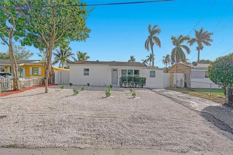 Casa en venta en Dania Beach, Florida, 3 dormitorios, 102.19 m2 № 1381609 - foto 1