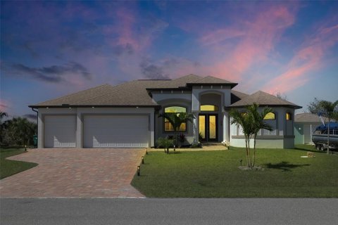 House in Port Charlotte, Florida 3 bedrooms, 201.32 sq.m. № 1027883 - photo 1