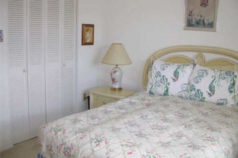 Condo in Saint Petersburg, Florida, 1 bedroom  № 1048747 - photo 14