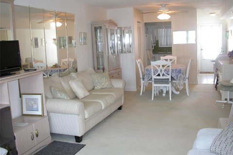 Condo in Saint Petersburg, Florida, 1 bedroom  № 1048747 - photo 4