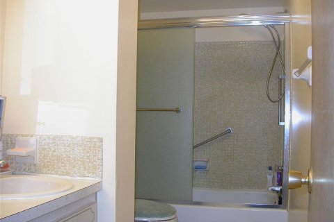 Condo in Saint Petersburg, Florida, 1 bedroom  № 1048747 - photo 18